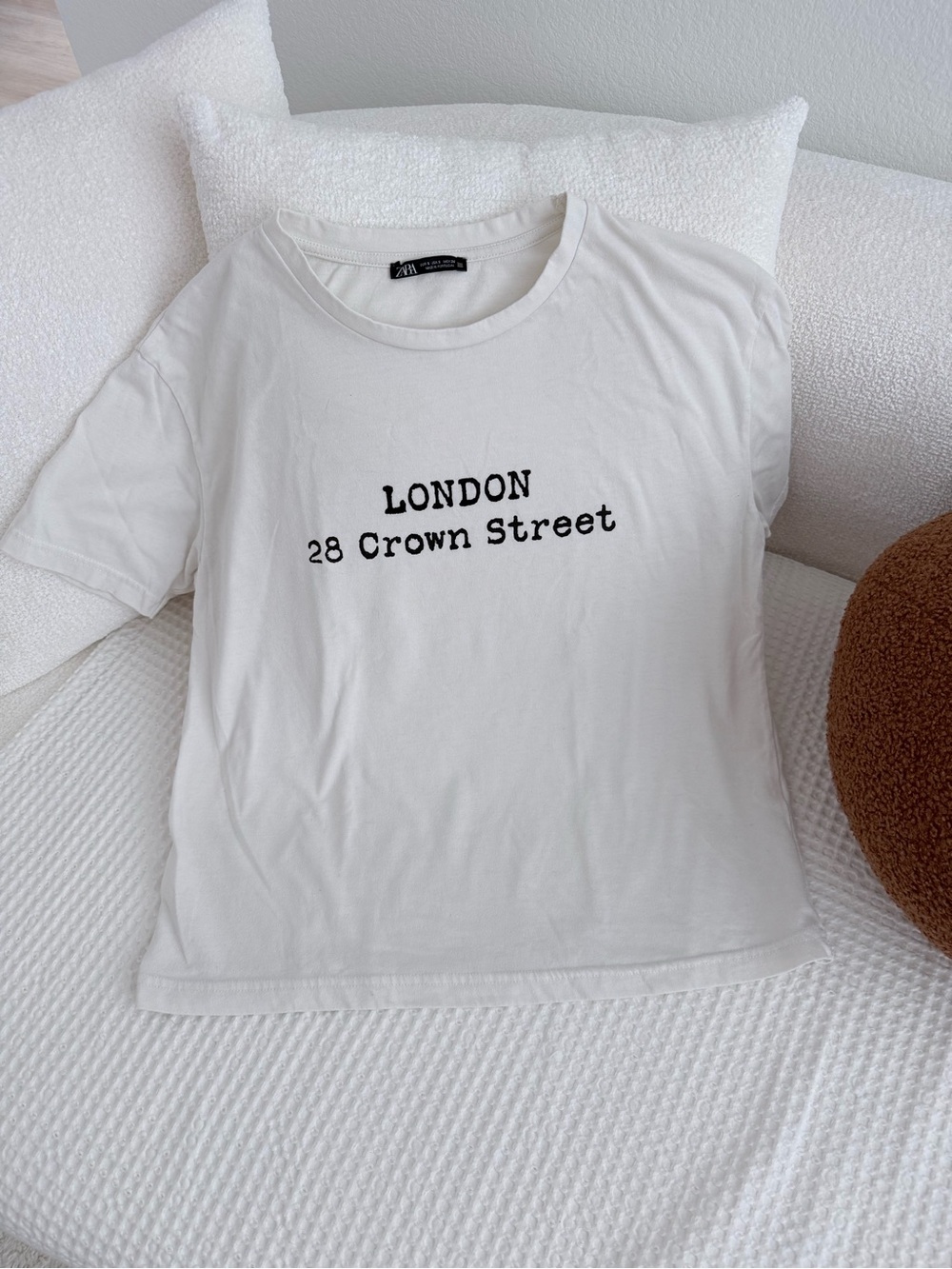 ZARA White 'London 28 Crown Street' Graphic Tee Ivory Off White Size S